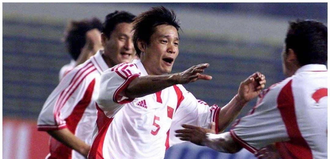 范志毅怎么变成常驻了,范志毅是不是耸肩