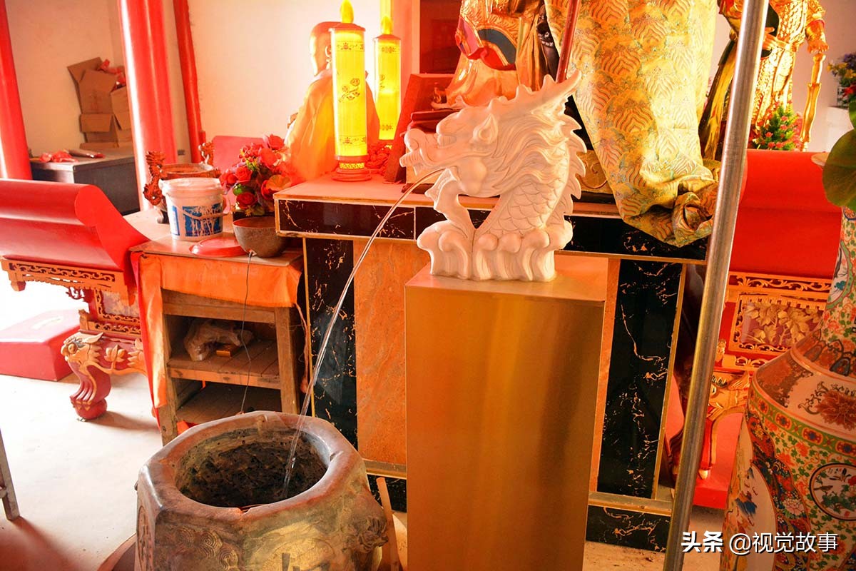 村民挖水井,村民挖井挖到泉眼