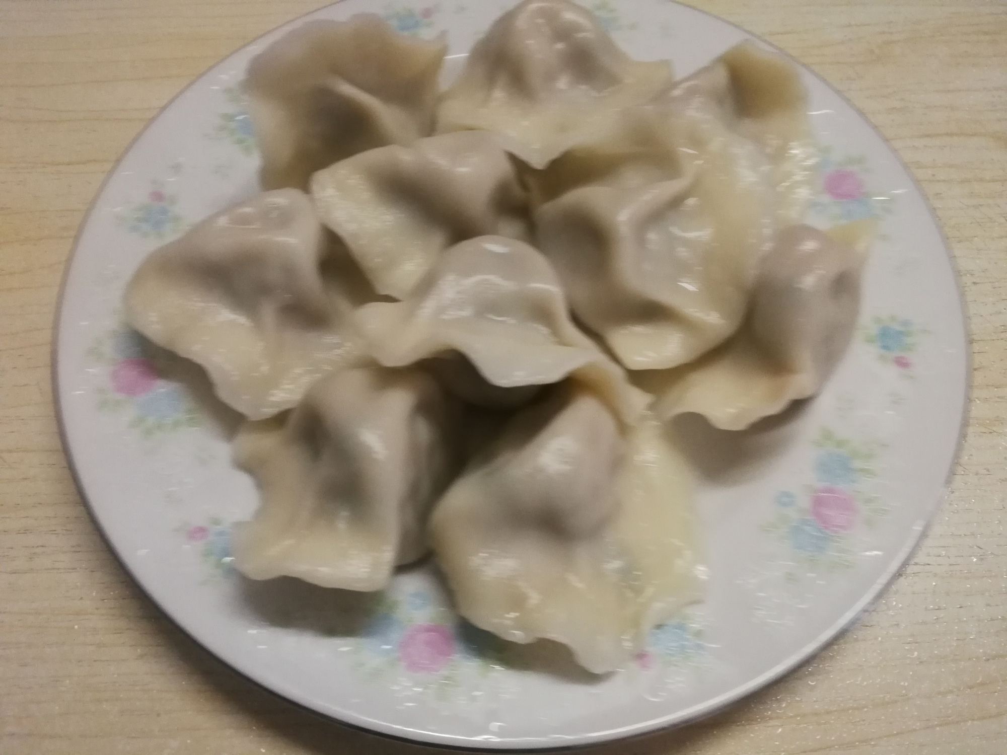 有没有用饺子机开饺子馆的,开一家纯手工饺子店需要哪些设备