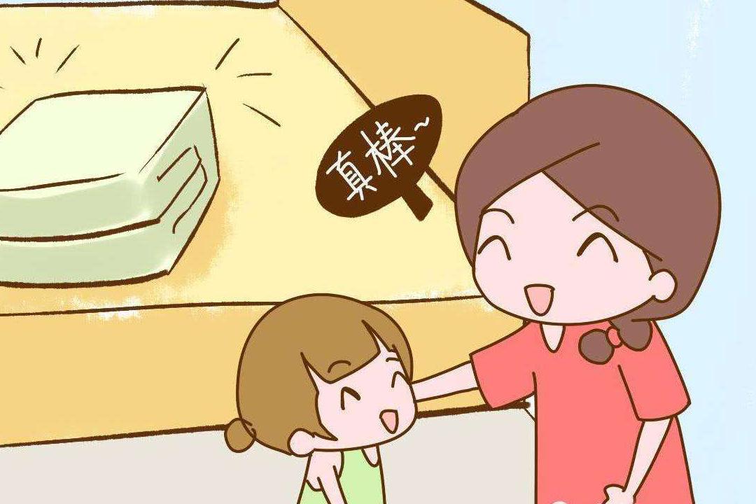 妈妈让儿子帮忙洗香菇，儿子顺便做个“抛光”，妈妈看后哭笑不得