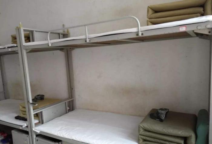 部队的被子为什么那么暖,部队里的被子那么薄不冷吗