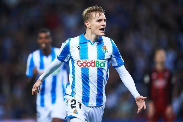 厄德高弧线传球,厄德高直塞集锦