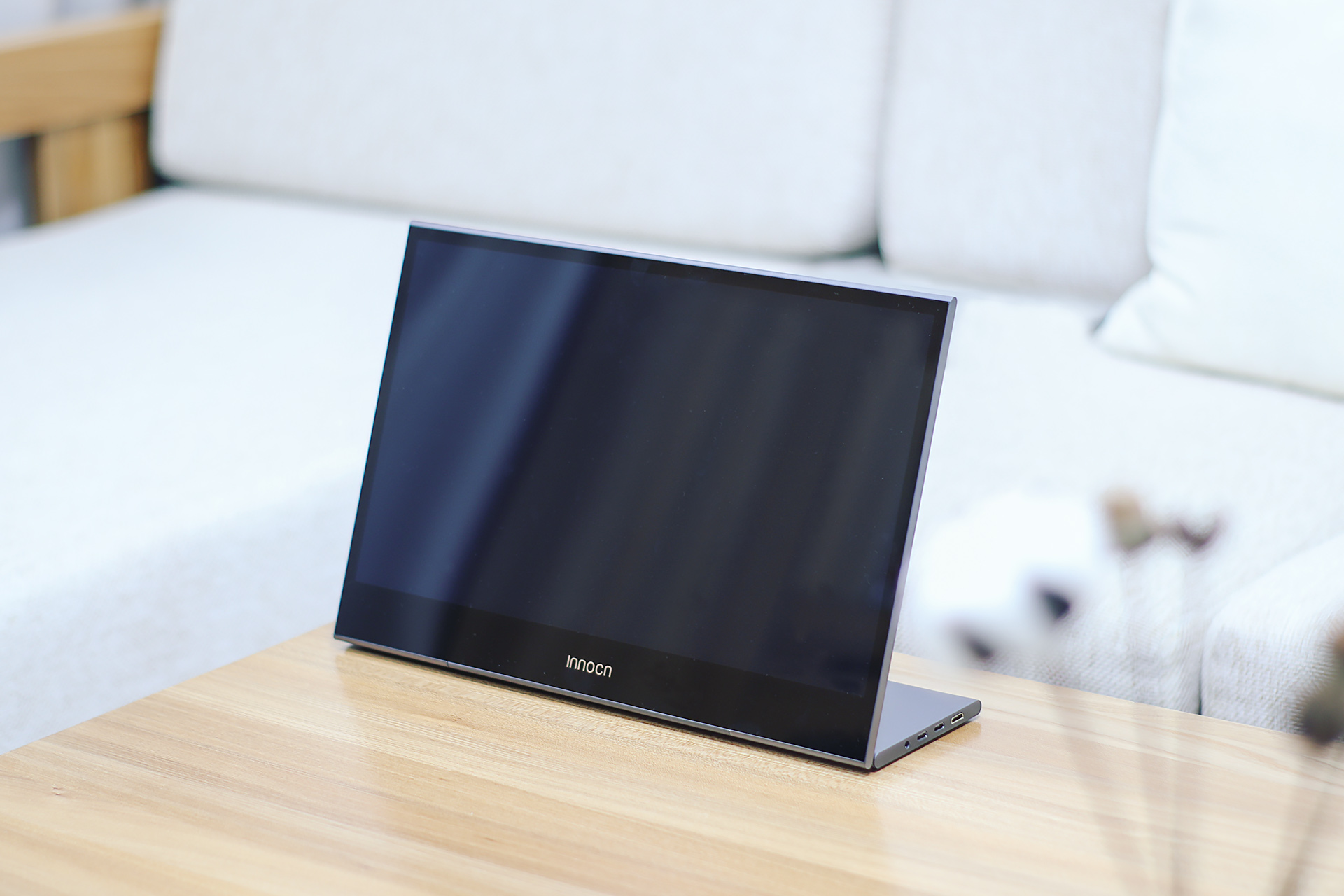 innocn44寸显示器游戏体验,innocn显示器便携