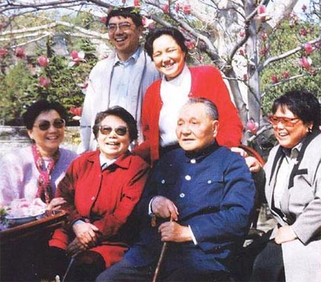 15岁便离家的*小平邓**为什么再没回家乡广安？