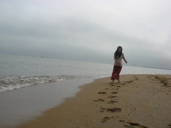 一个人在海边玩一天,一个人在海边怎么玩