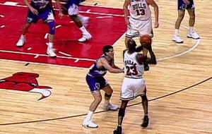 空中飞人不是浪得虚名的，乔丹不可思议的进球，你看过哪个？