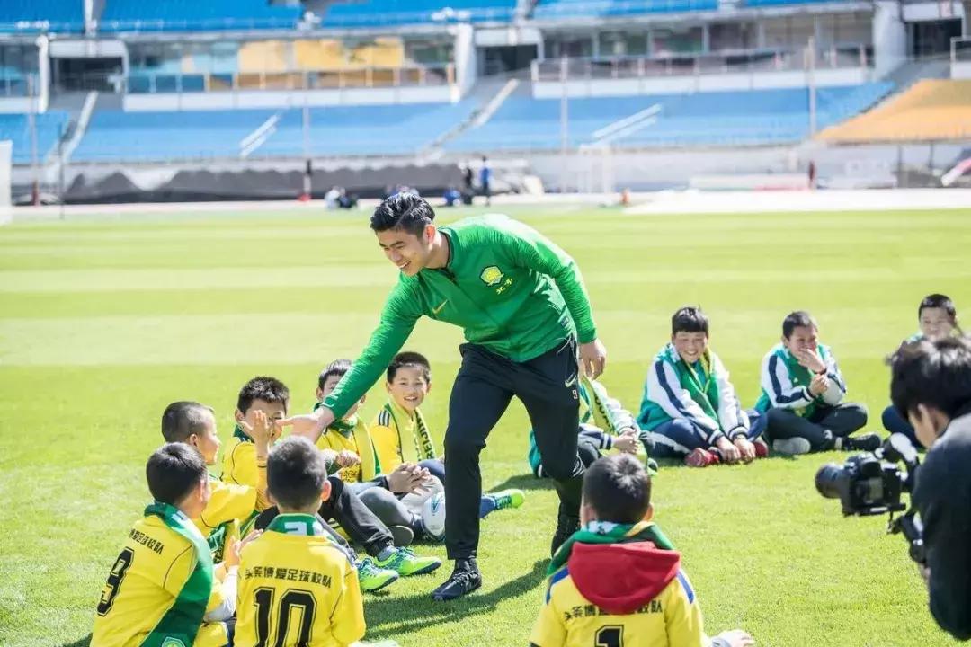 公益圆梦大使,公益助力足球梦捐赠