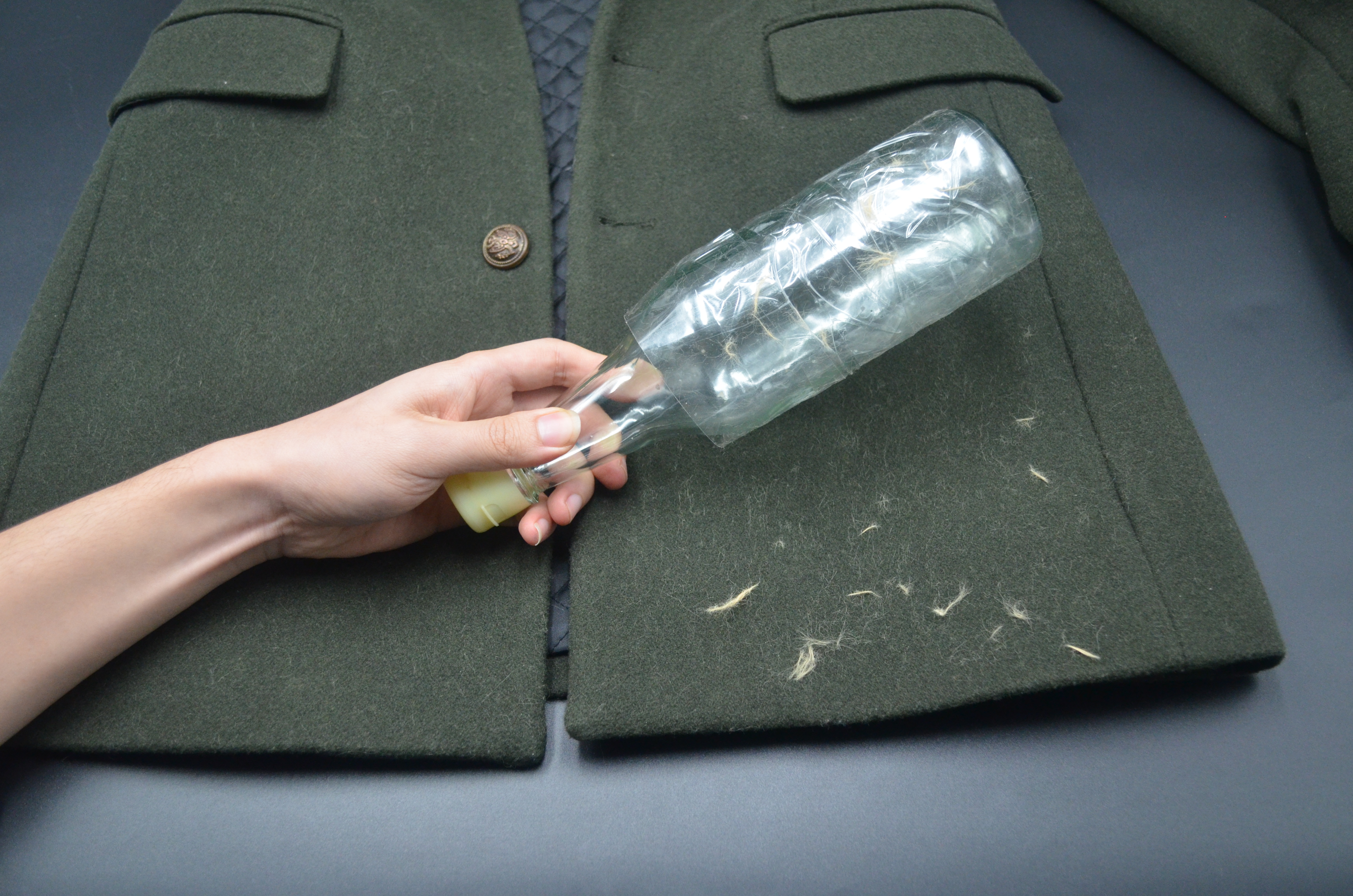 衣服粘毛不用愁,衣服粘毛没有粘毛器怎么办