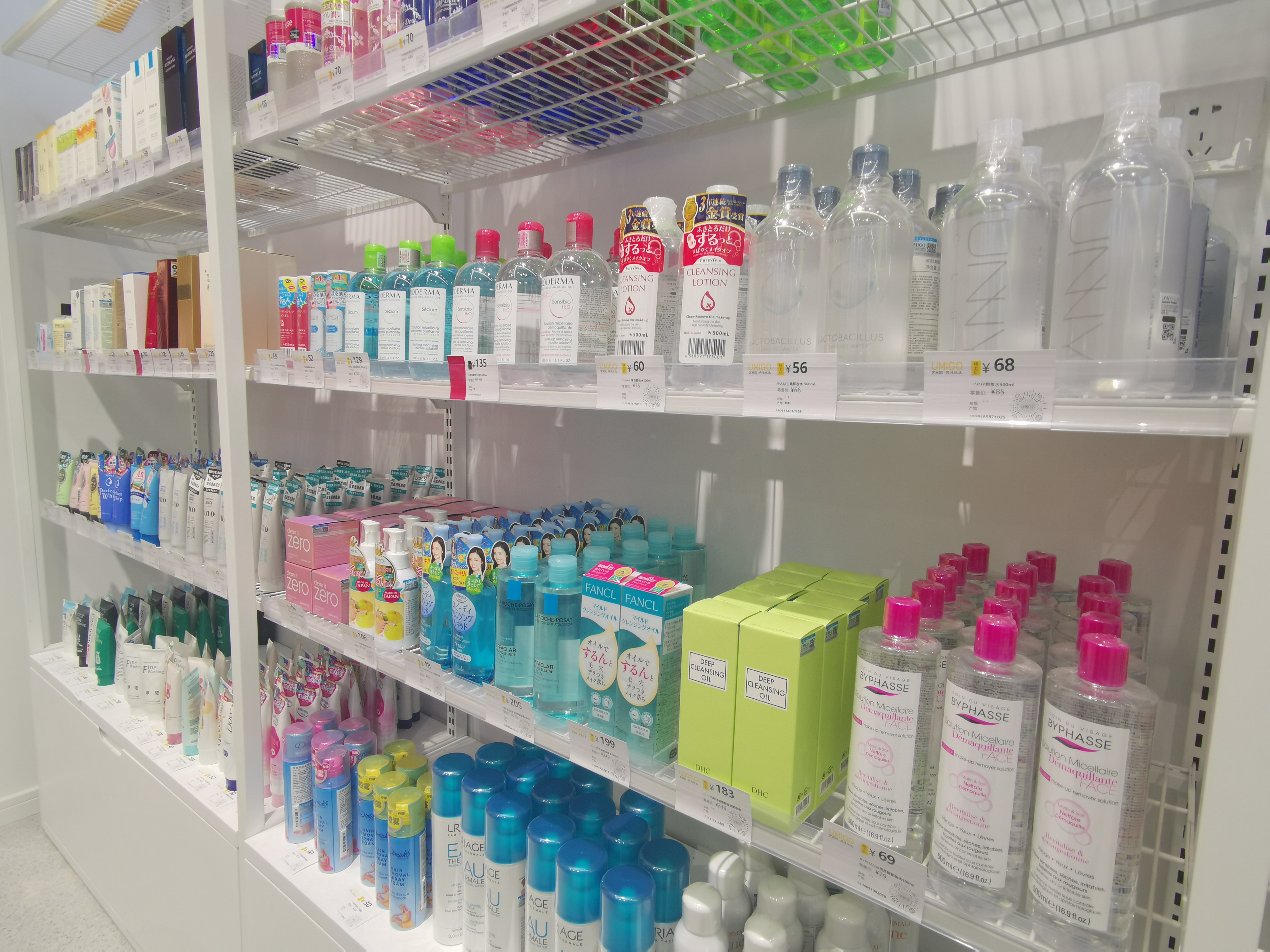 云岩万达广场开业,又见人从众