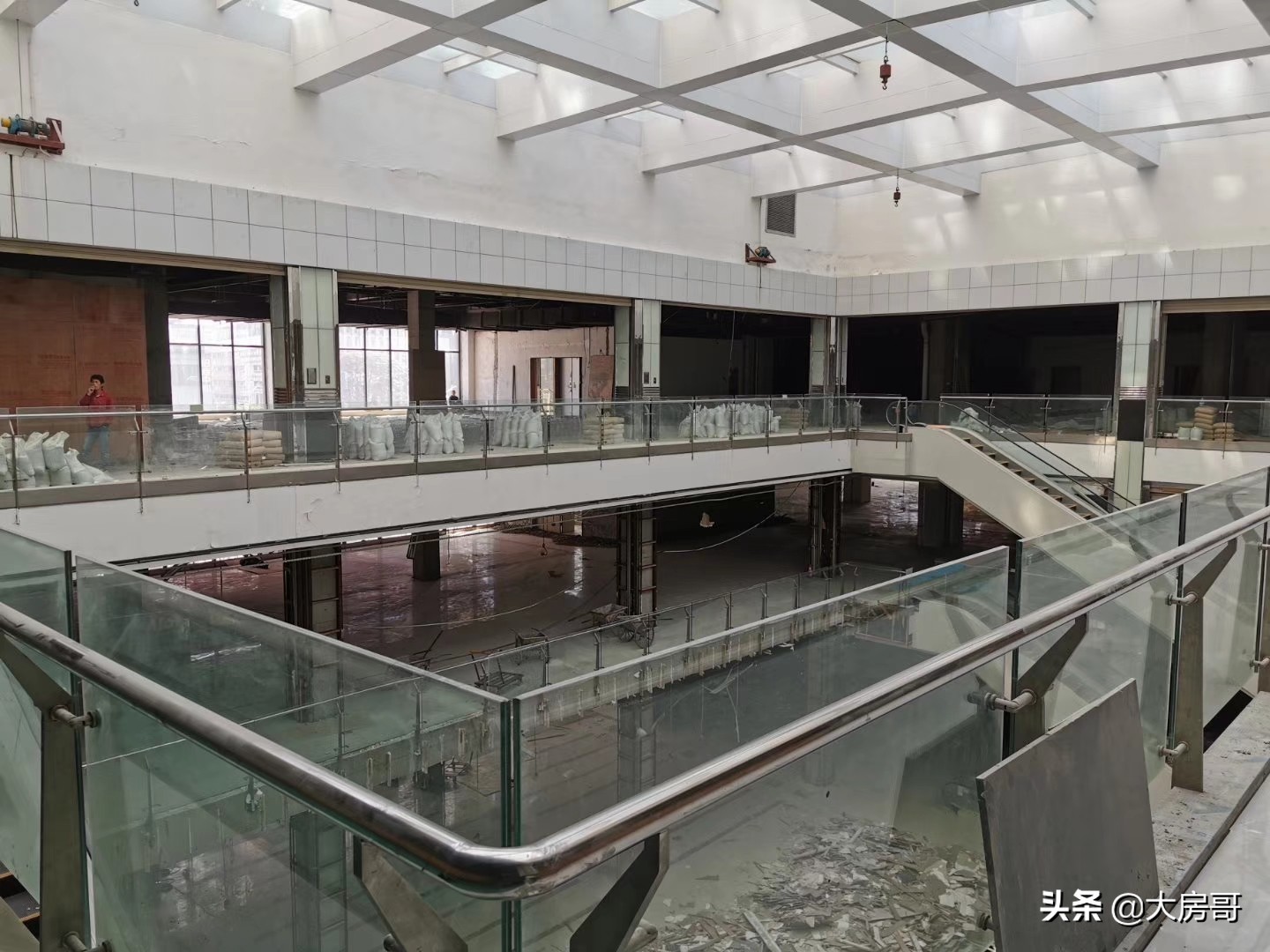 商铺管理费缴纳100万，300万的前期投入，超7000万的总回报