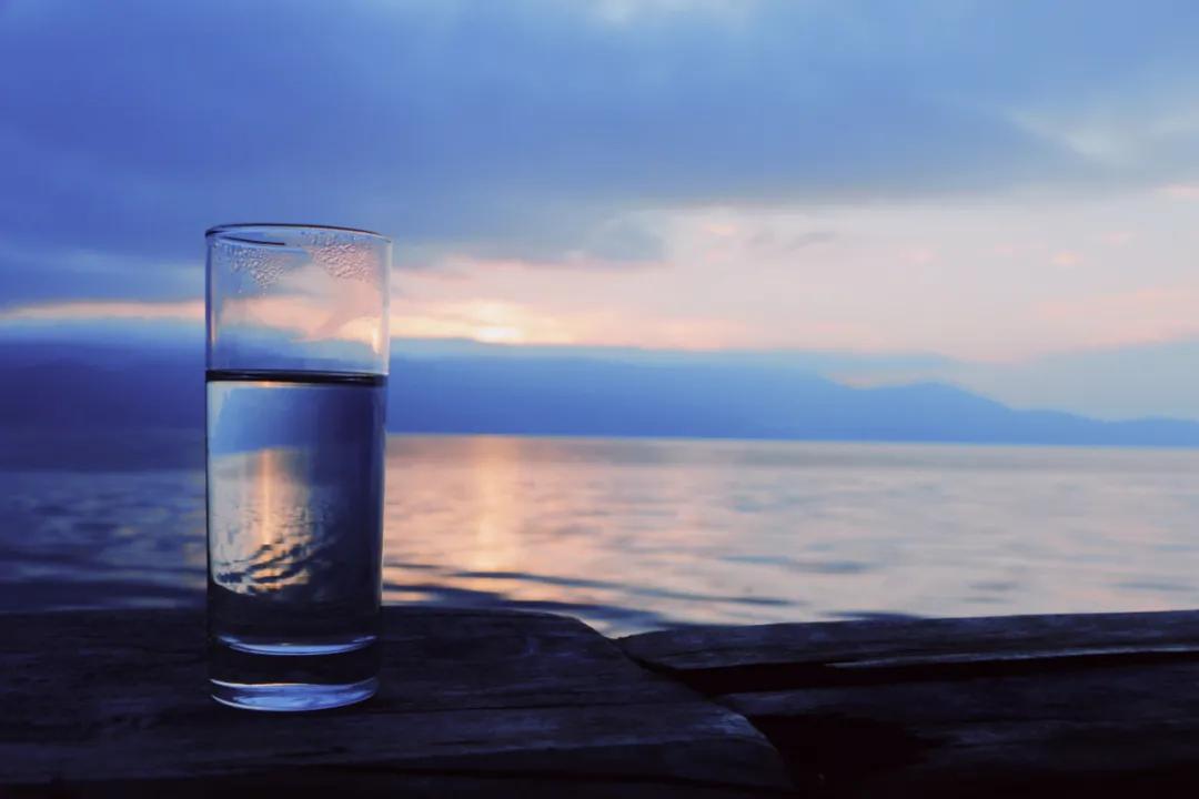 秋季皮肤干燥三大妙招来保湿,秋季皮肤干燥粗糙用什么护肤品