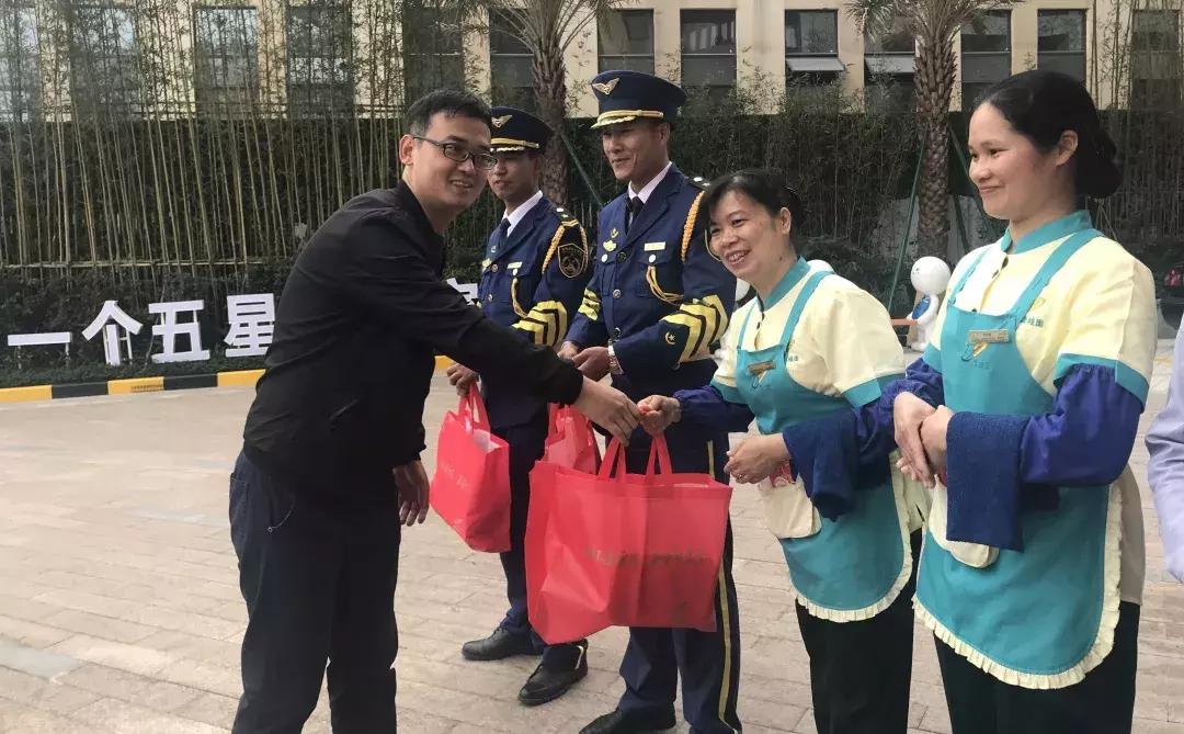 碧桂园关爱一线的员工,碧桂园坚守岗位