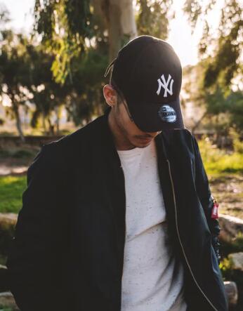 棒球帽的正确搭配方法,全封闭棒球帽搭配