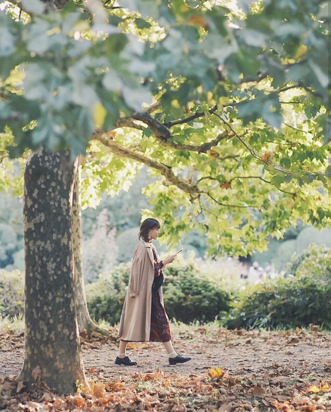 拍照尴尬怎么化解,拍照不自然不上镜的解决办法