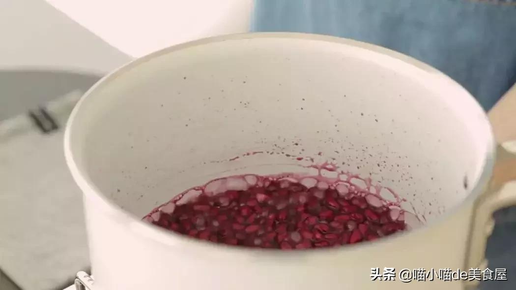 它火遍韩国私房圈，红宝石奶油芝士蛋糕，咬一口得多少钱？