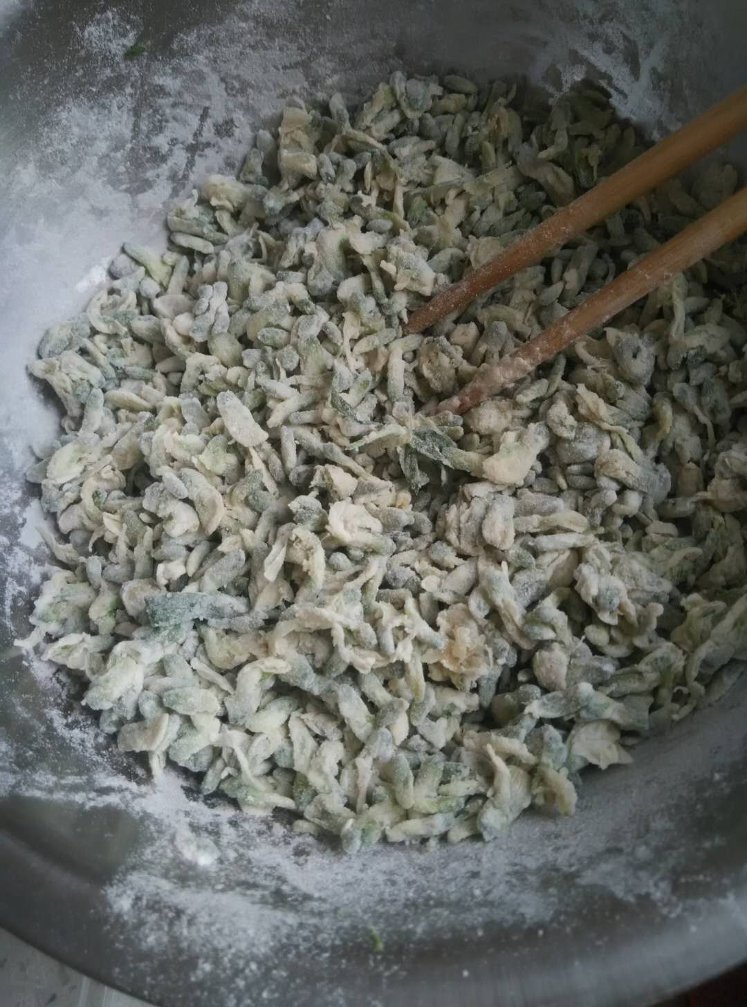 洋槐花炒着吃好吃还是蒸的好吃,民间传统蒸槐花