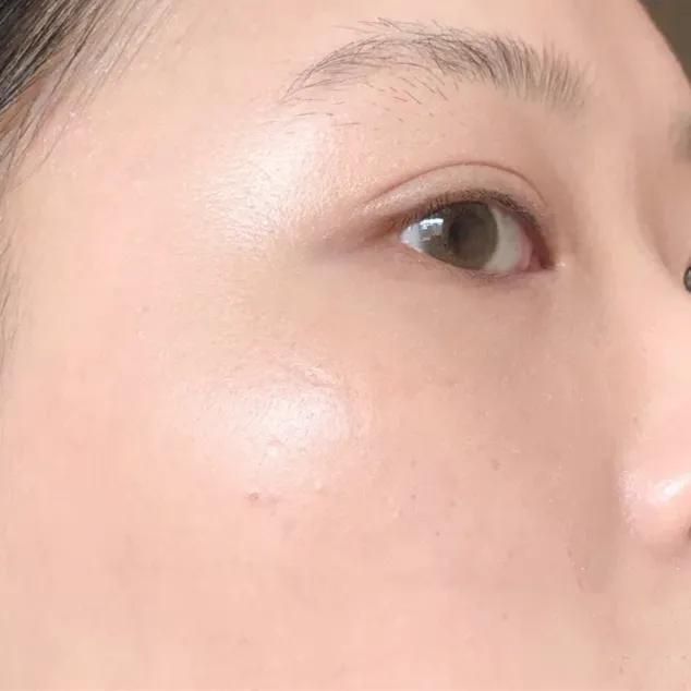 雅诗兰黛持妆无瑕保湿气垫粉底液,遮瑕好又不拔干的气垫粉底液推荐