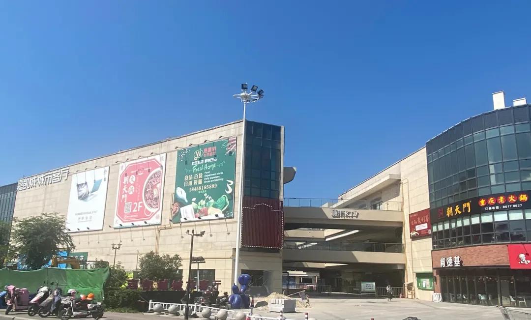 一所在建大学带热一个板块？探访摇号红火的“云城北