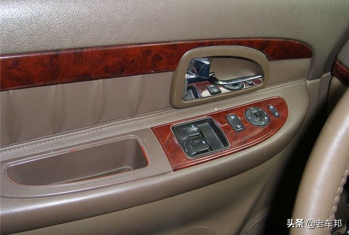 别克gl8es陆尊2022款尊享型,2022款别克gl8es陆尊豪华版