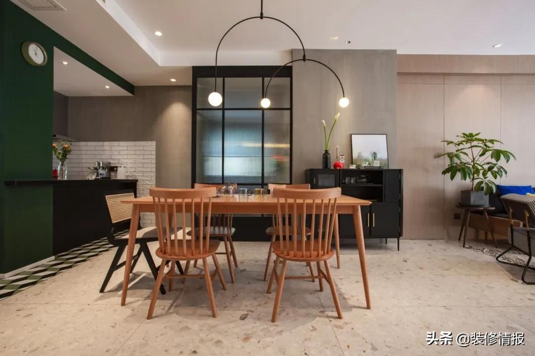 餐厅摆实木餐桌椅，用餐氛围精致情趣，生活过得有仪式！