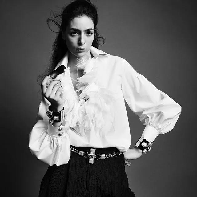 T恤穿腻了?想要时髦又遮肉,春夏白衬衫应该这么洗和这样穿