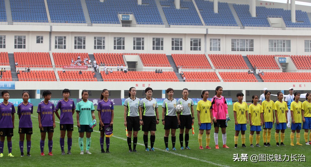 足球球员受伤瞬间,盘点足球比赛上的精彩瞬间