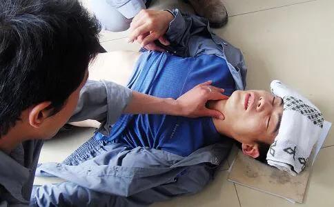 藿香正气水真的可以防止中暑吗,藿香正气水为什么能防中暑