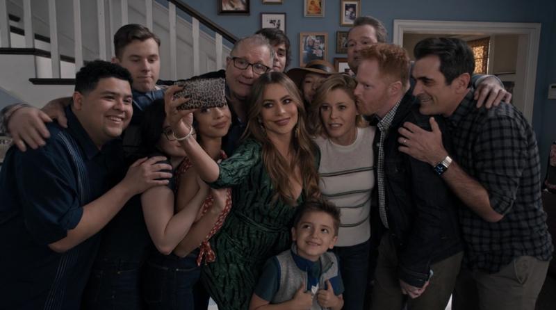 美剧摩登家庭第二季剧情简介,美剧摩登家庭第十季