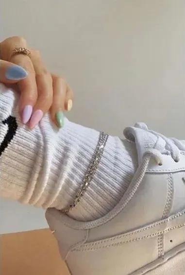 周杰伦球鞋配色,邓紫棋周杰伦同款球鞋