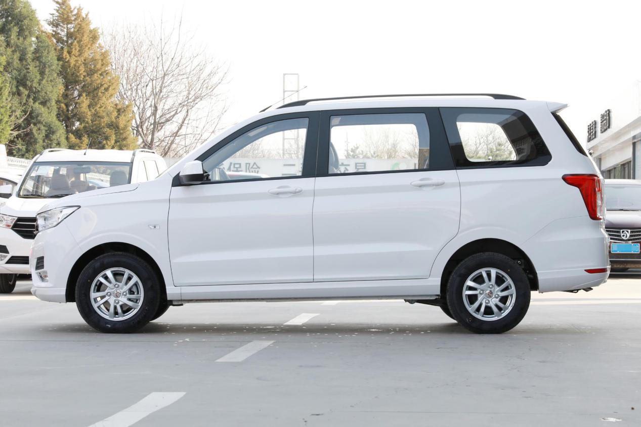 五菱宏光空间小吗,五菱宏光空间宽敞