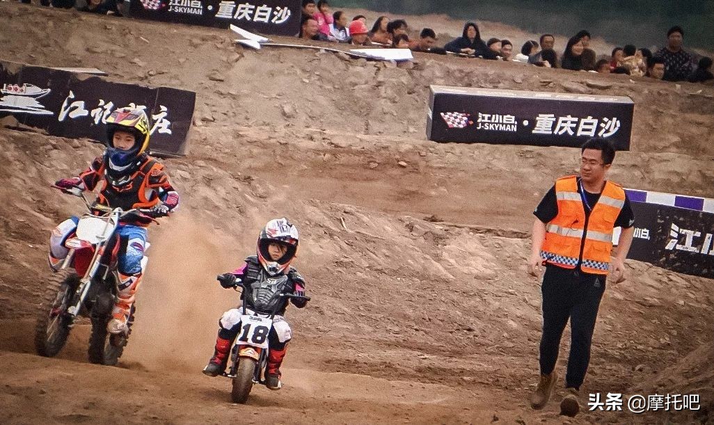 这摩托真好喝。。。不对....这酒真好骑！