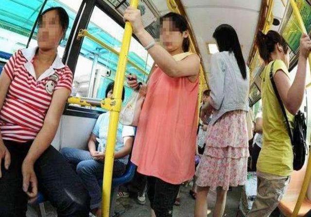 孕妇让座被大爷骂原视频,孕妇公交车上怒怼大爷后续