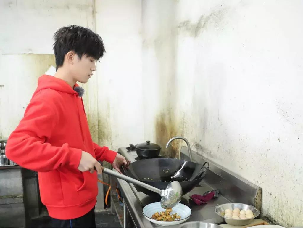 易烊千玺为什么这么吸引人,十七岁的易烊千玺经历了什么