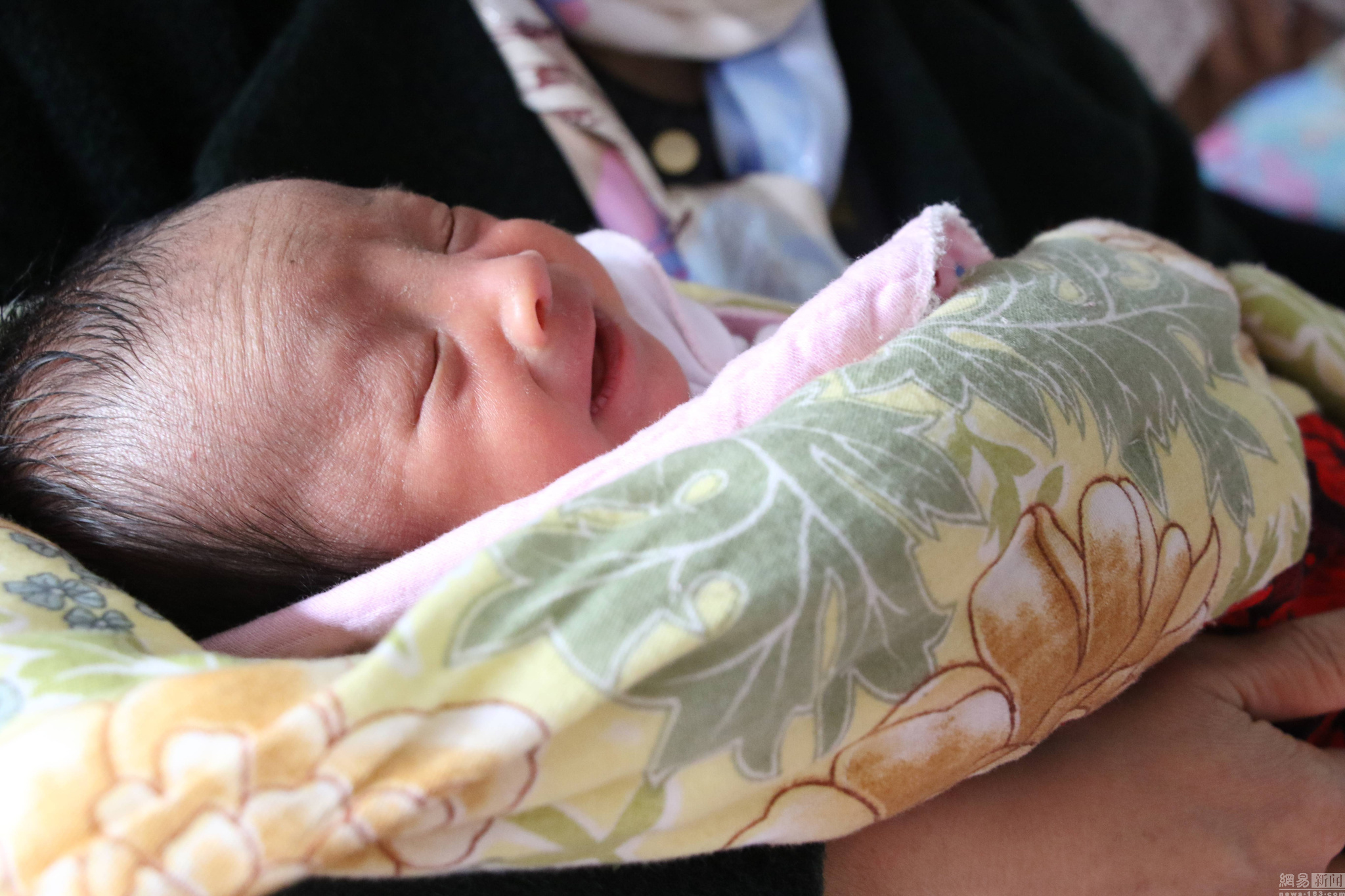 新生儿适应陌生的世界,新生儿适应新环境需要几天