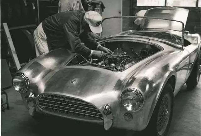 被世人誉为汽车大王的人是谁,被誉为汽车大王的是谁