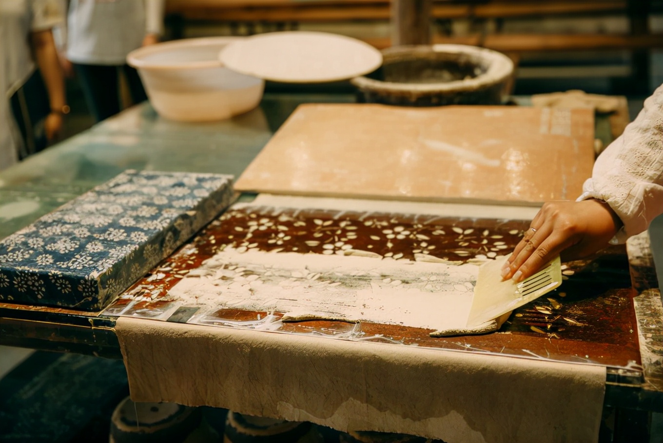 浙江乌镇草木本色染坊解说,乌镇西栅景区草木本色染坊