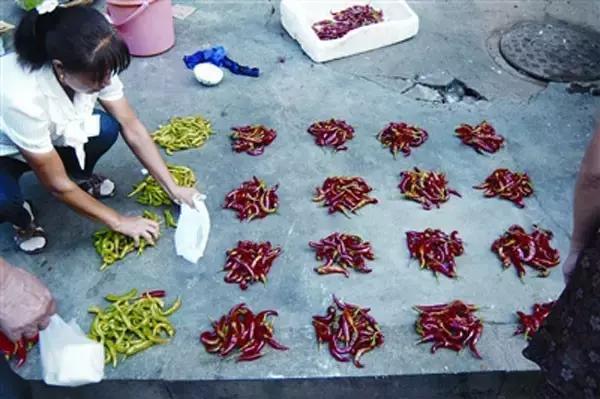 这个卖辣椒的女孩，给生意人都上了一课！