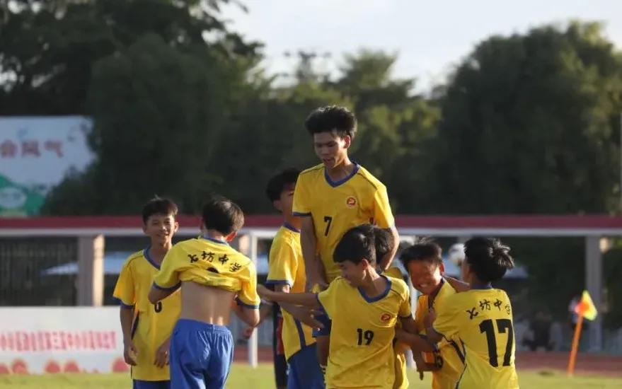 白沙县第三届中小学生足球联赛,我市校园足球联赛落下帷幕