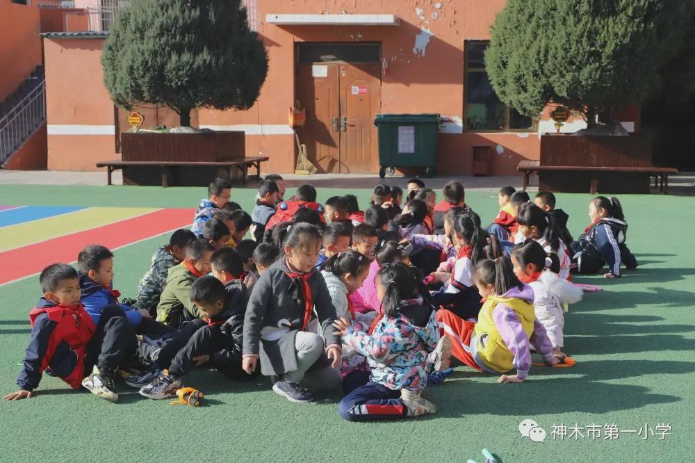 神木第一小学拔河比赛,小学体育优质课简报