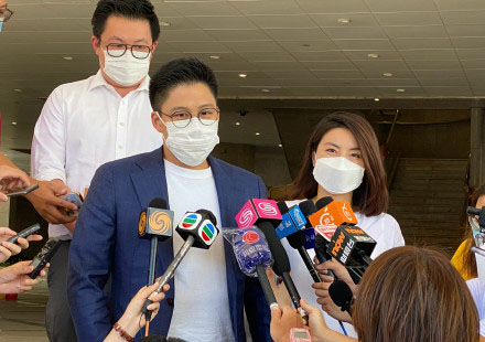 郭晶晶秀禾服,郭晶晶蓝色西装