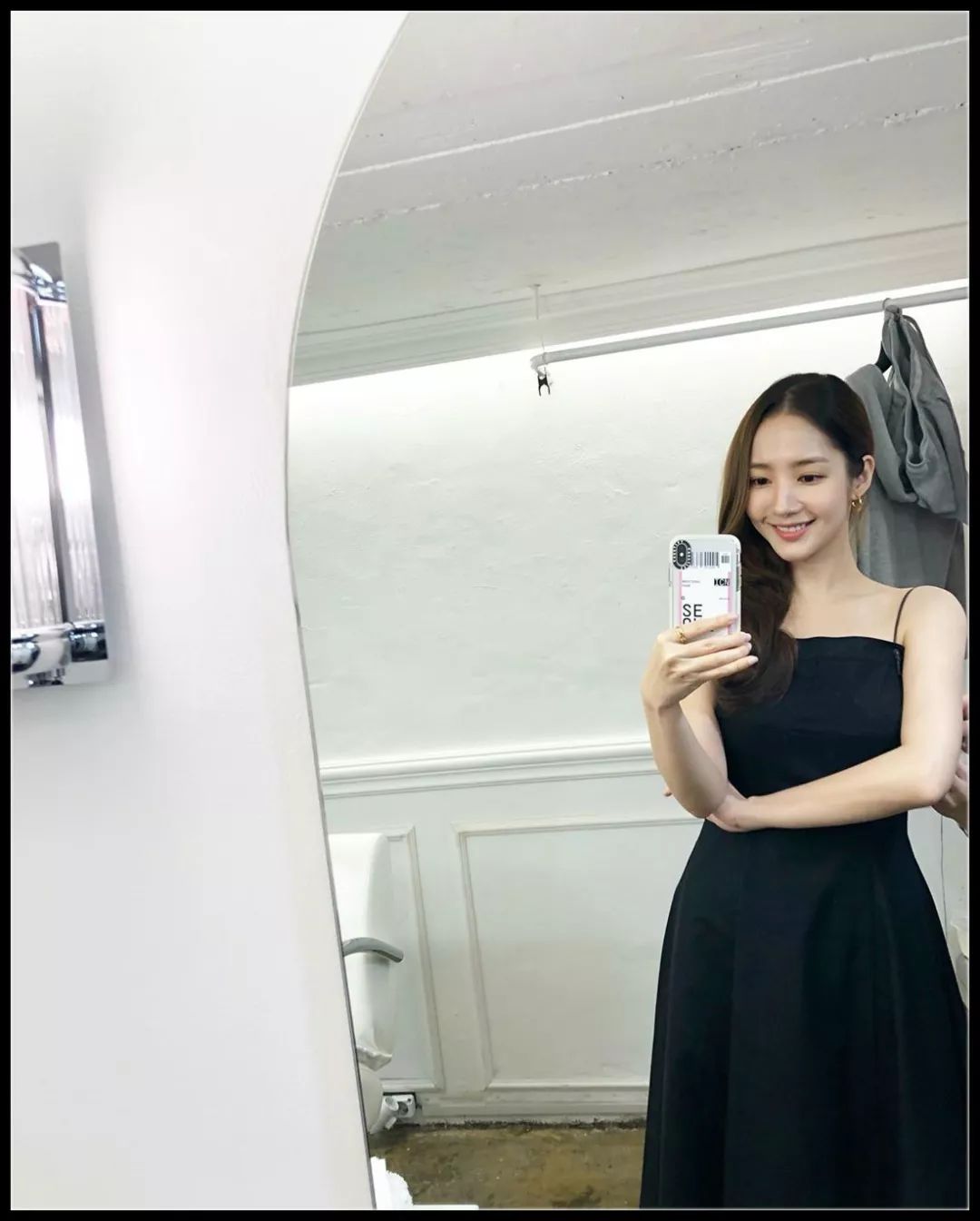 让登上福布斯的Kylie金小妹宠幸的手机壳是？