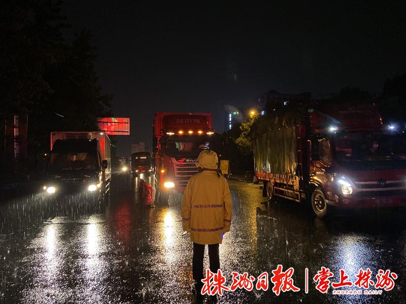 云龙抗命完整视频,云龙抗疫物资运输车