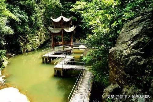 三叠井森林公园山水青翠、空气清新，是夏日体验森林氧吧的好去处