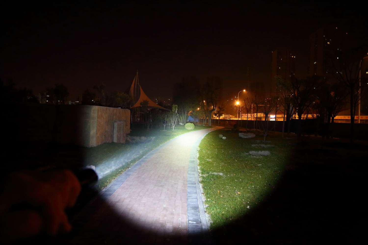 回归操作本质FENIXTK11TAC机械双模式战术电筒评测