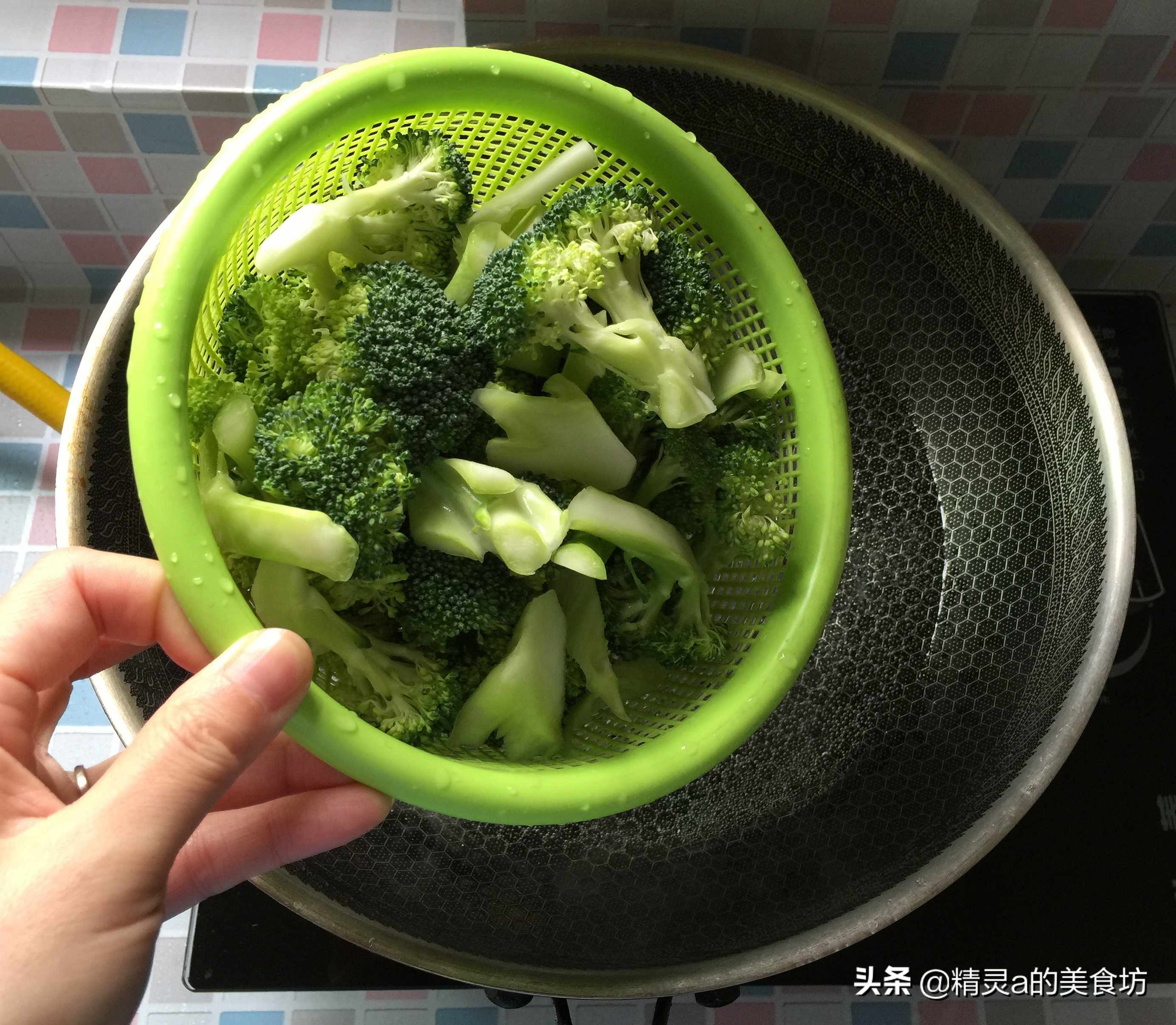 西兰花怎么炒才能脆爽,西兰花洗净只需这一招