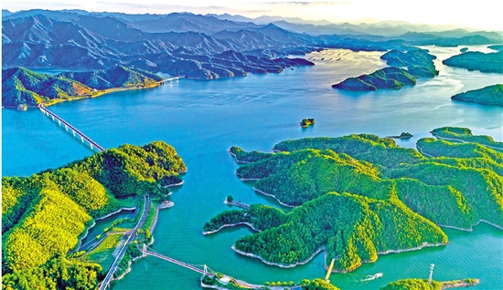 念好山字经护好一湖水