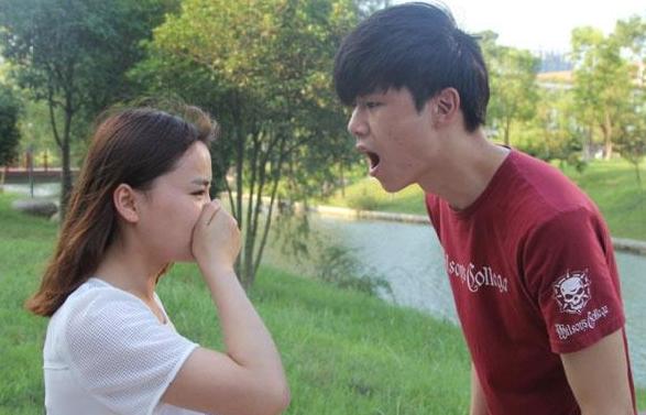 一张嘴就闻到牙臭味怎么办,一张嘴就恶臭怎么回事