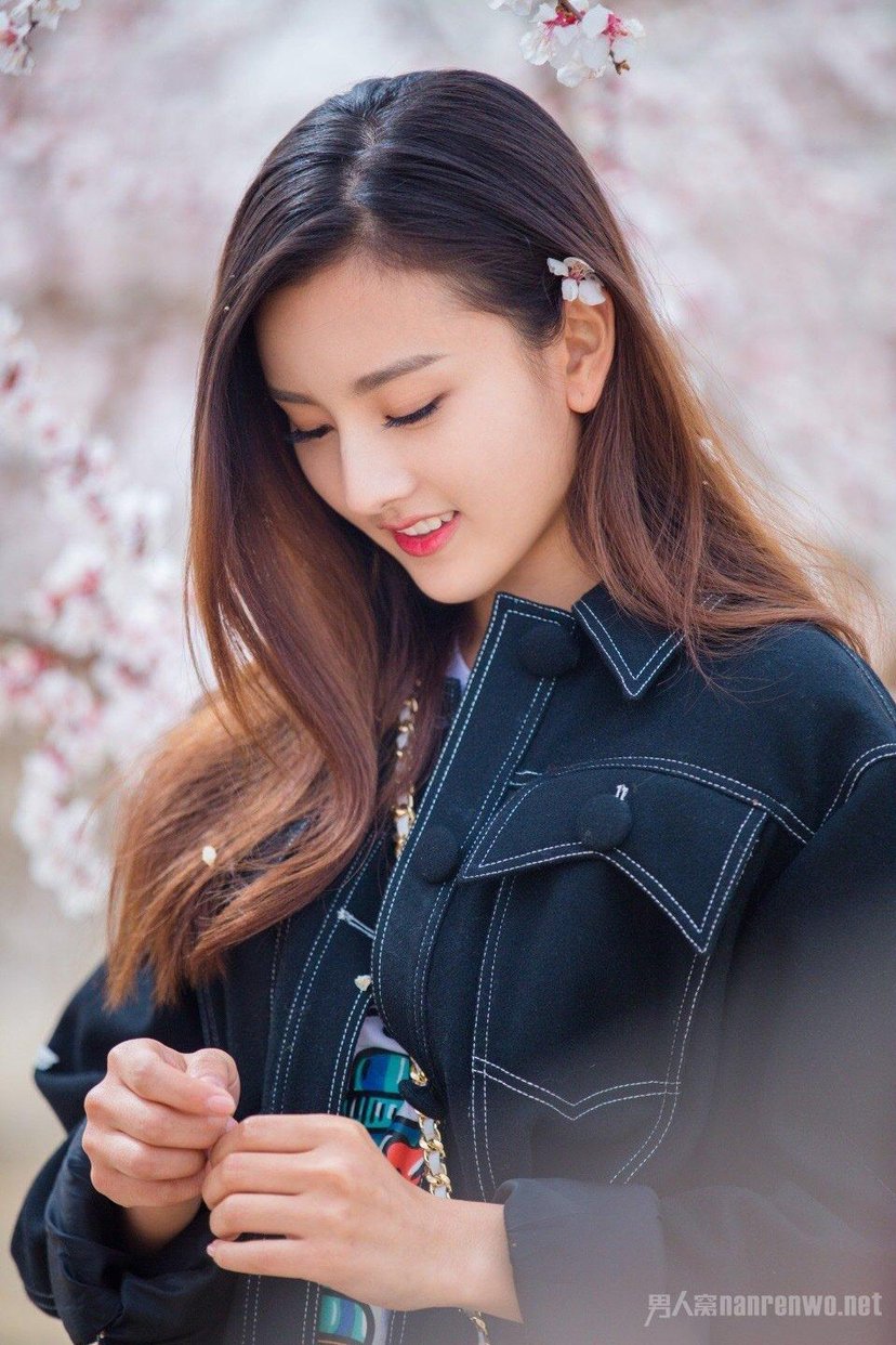 迪丽热巴的鼻子是天生的还是整的,迪丽热巴的鼻子怎么弄