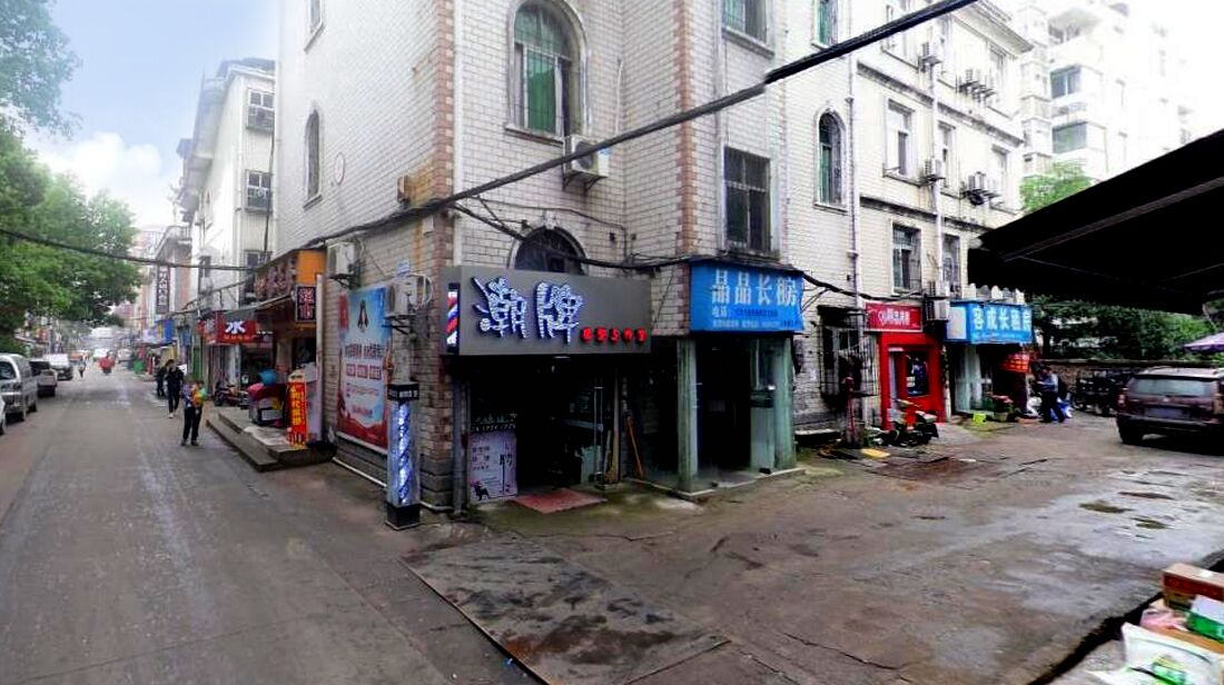 武汉南湖边有哪些大学,武汉大学门口的古街