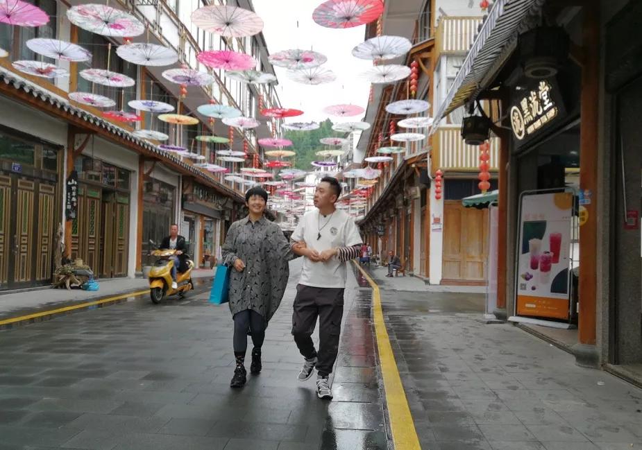 于谦老婆白慧明个人资料,于谦媳妇白慧明比于谦小多少